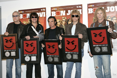 Hugh McDonald, Richie Sambora, Tico Torres, Jon Bon Jovi, David Bryan