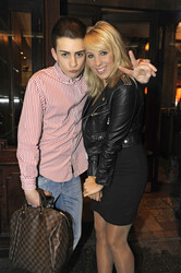 Annemarie Eilfeld mit Begleitung