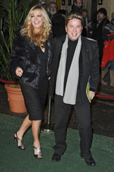 David Van Day (Dollar, Guys n' Dolls, Bucks Fizz) mit Begleitung