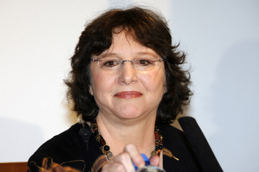 Donna Woolfolk Cross