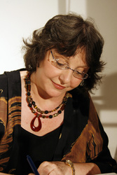 Donna Woolfolk Cross