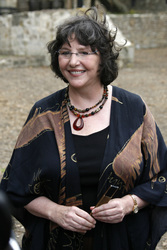 Donna Woolfolk Cross