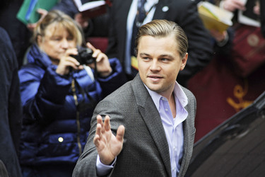 Leonardo DiCaprio (im Hintergrund seine Mutter Irmelin)