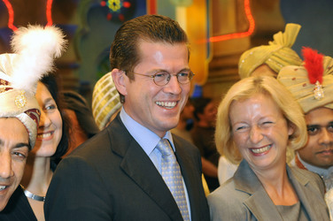 Karl-Theodor zu Guttenberg, Johanna Wanka