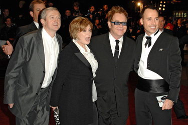 Louis Walsh, Sharon Osbourne, Elton John mit Freund David Furnish