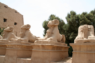 Widdersphingen vor dem 1. Pylon