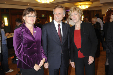 Marek Prawda mit Ehefrau Grazyna Prawda, Gesine Schwan