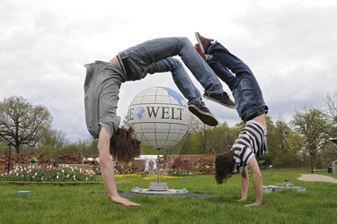 Eike von Stuckenbrok, Dennis