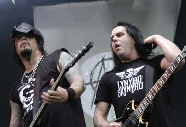 Paul Raven, Mike Scaccia