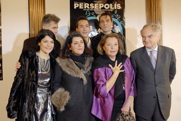 Jasmin Tabatabai, Stephan Hutter, Regisseurin und Autorin Marjane Satrapi, Cutter Stéphane Roche, Nadja Tiller, Produzent Marc-Antoine Robert, Französischer Botschafter Bernard de Montferrand