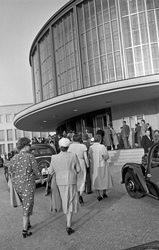 Eingang des Schiller Theaters