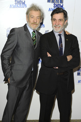 Ian McKellen mit Begleitung