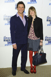 Dominic West mit Begleitung