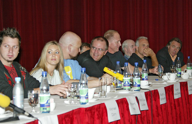 Robert Hall, Bobbi Sue Luther, Scott L. Schwartz, Scott MacDonald, Vaughn Armstrong, Richard Herd, William Jones, Casey Biggs