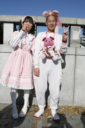 Cosplay Kids auf der Brücke am Bahnhof Harajuku