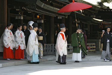 Shinto Hochzeitsgesellschaft am Meiji-Schrein