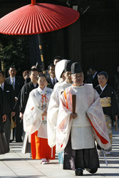 Shinto Hochzeitsgesellschaft am Meiji-Schrein