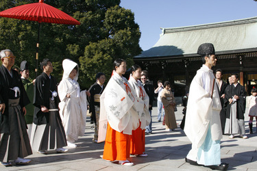 Shinto Hochzeitsgesellschaft am Meiji-Schrein