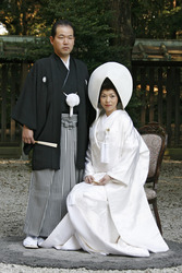 Shinto Hochzeitspaar am Meiji-Schrein