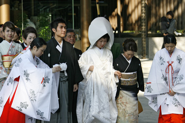 Shinto Hochzeitspaar am Meiji-Schrein