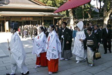 Shinto Hochzeitsgesellschaft am Meiji-Schrein
