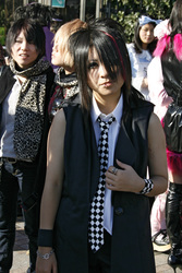 Cosplay Girls auf der Brücke am Bahnhof Harajuku