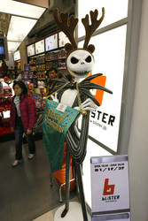 Nighrmare before Christmas-Figur vor Toy-Shop 'Blister' in Shibuya