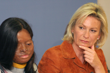 Hasina Akter, Sabine Christiansen