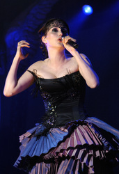 Sharon den Adel