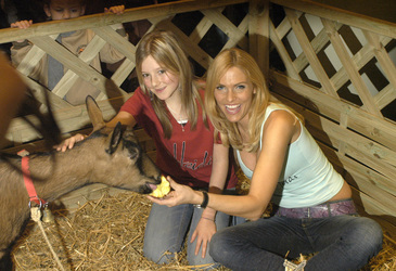 Lara Wurmer, Sonya Kraus