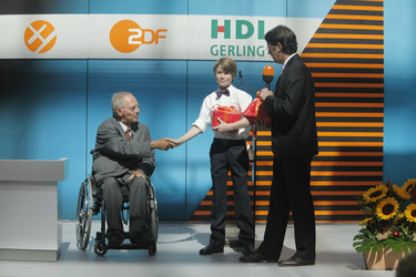 Wolfgang Schäuble mit Preisträger Kaspar Krebbers und Rudi Cerne