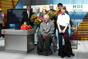 Wolfgang Schäuble mit den Preisträgern Alexander Karamanlaki, Kerstin Freidrich, Marc Kohlert, Moein Ramezani und Kaspar Krebbers