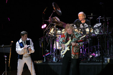 Benoit David, Chris Squire, Alan White (Yes)