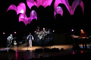 Steve Howe, Benoit David, Chris Squire, Alan White, Oliver Wakeman (Yes)