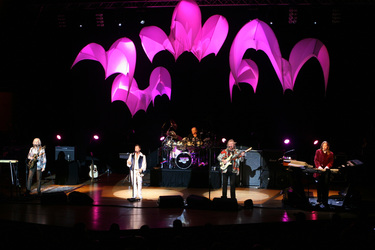 Steve Howe, Benoit David, Alan White, Chris Squire, Oliver Wakeman (Yes)