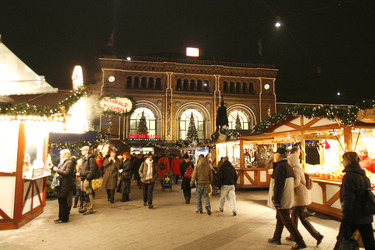 Weihnachtsmarkt auf dem Ernst-August-Platz