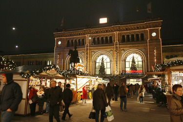 Weihnachtsmarkt auf dem Ernst-August-Platz
