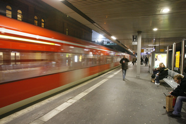 Zugeinfahrt auf Gleis 1