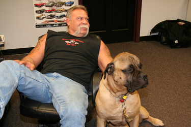 Paul Teutul Sr. mit Hund Gus