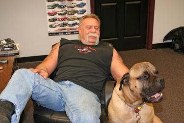 Paul Teutul Sr. mit Hund Gus