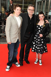 Kevin McNally mit Familie