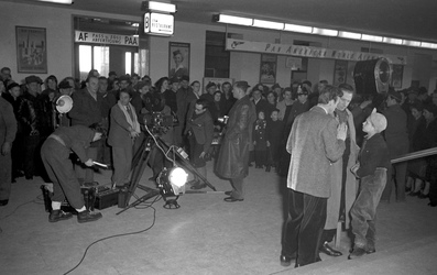 Carol Reed mit Filmteam