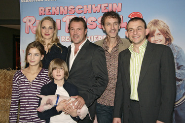 Sophie von Kessel, Sebastian Koch, Andreas Schmidt, Dominique Horwitz, Sina Richardt, Maurice Teichert
