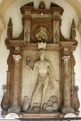 Grab in den Gruftarkaden