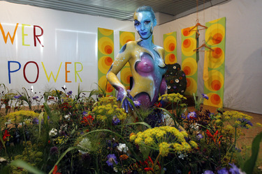 Universum in Rüstung / Armored Universe