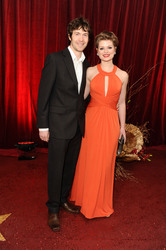 Selina Chilton mit Begleitung