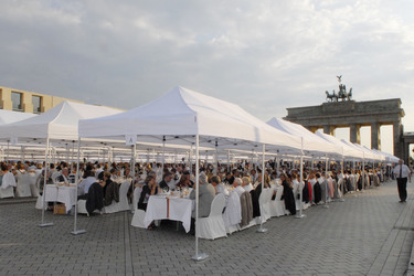 Gäste an der Tafel der Demokratie