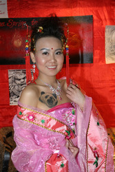 Tattookünstlerin Spring aus Peking vom Studio 'Spring Tattoo China'