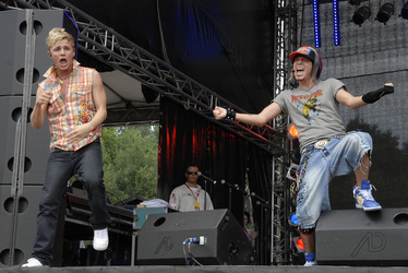 Richie Stringini, Izzy Gallegos