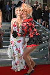 Dolly Buster, Olivia Jones